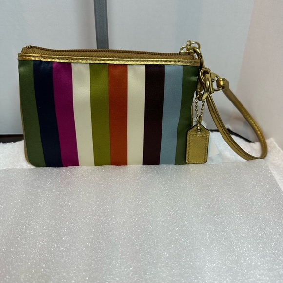 NWT Coach legacy print Women's wristlet - Picture 2 of 10